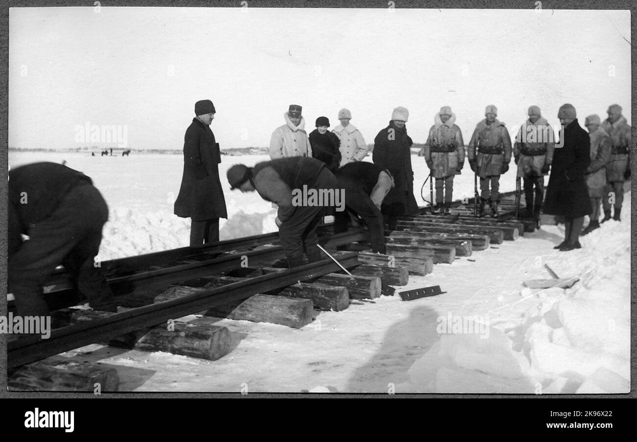 Rconsegna il ghiaccio di Torne Älv per i vedovi dei treni russi da Haparanda a Torneå. Foto Stock