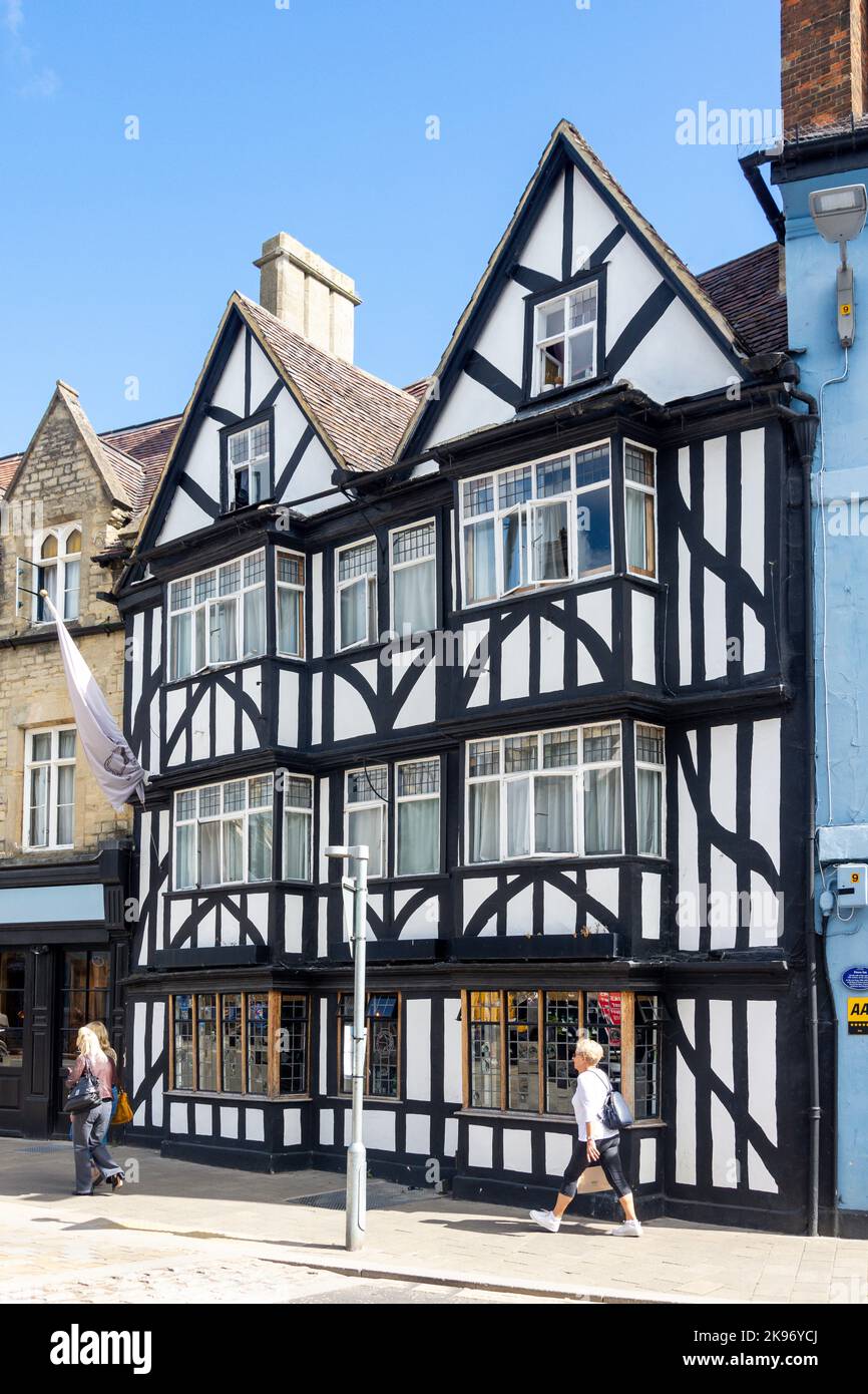 17th ° secolo il Fleece Hotel, Market Place, Cirencester, Gloucestershire, Inghilterra, Regno Unito Foto Stock