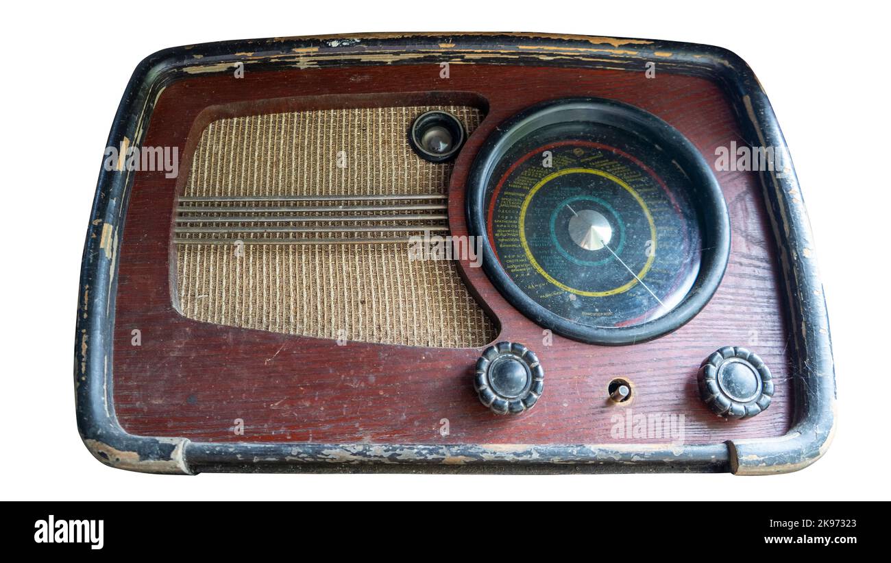 Vecchio ricevitore radio vintage. Antica radio marrone ricevitore sovietico trasmissione mondiale su onda corta dal secolo scorso isolato su B bianco Foto Stock