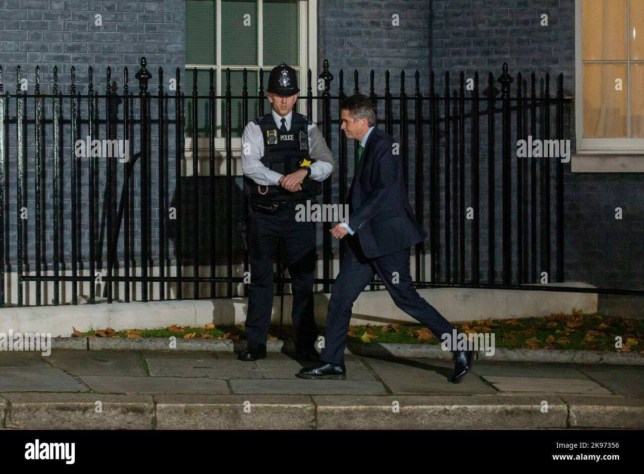 Londra, Regno Unito. 25th ottobre 2022. Gavin Williamson, deputato conservatore dello Staffordshire meridionale, arriva a Downing Street mentre il nuovo primo ministro del Regno Unito, Rishi Sunak, nomina il suo gabinetto. Rishi Sunak è stato nominato primo Ministro da Re Carlo III dopo aver vinto la leadership conservatrice come l'unico candidato che ha ottenuto le 100 candidature da deputati conservatori specificati per il concorso di leadership. Credit: Notizie dal vivo di Mark Kerrison/Alamy Foto Stock