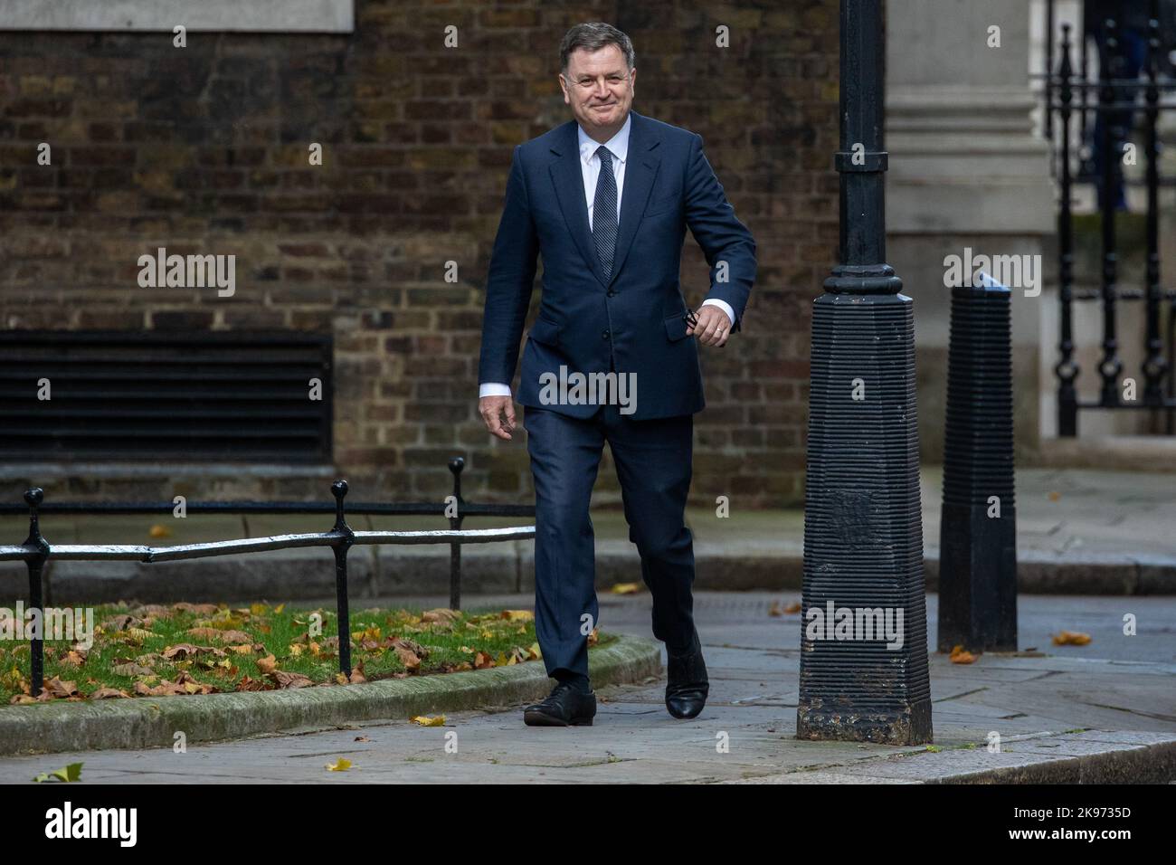 Londra, Regno Unito. 25th ottobre 2022. Mel Stride, deputato conservatore del Devon centrale, arriva a Downing Street mentre il nuovo primo ministro del Regno Unito, Rishi Sunak, nomina il suo gabinetto. Rishi Sunak è stato nominato primo Ministro da Re Carlo III dopo aver vinto la leadership conservatrice come l'unico candidato che ha ottenuto le 100 candidature da deputati conservatori specificati per il concorso di leadership. Credit: Notizie dal vivo di Mark Kerrison/Alamy Foto Stock