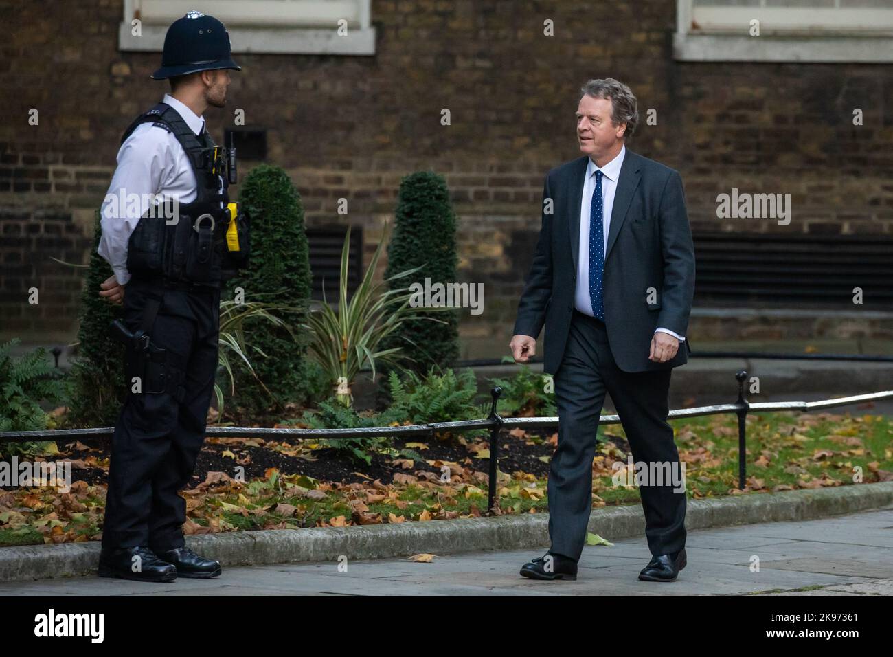 Londra, Regno Unito. 25th ottobre 2022. Alister Jack, deputato conservatore di Dumfries e Galloway, arriva a Downing Street mentre il nuovo primo ministro del Regno Unito, Rishi Sunak, nomina il suo gabinetto. Rishi Sunak è stato nominato primo Ministro da Re Carlo III dopo aver vinto la leadership conservatrice come l'unico candidato che ha ottenuto le 100 candidature da deputati conservatori specificati per il concorso di leadership. Credit: Notizie dal vivo di Mark Kerrison/Alamy Foto Stock