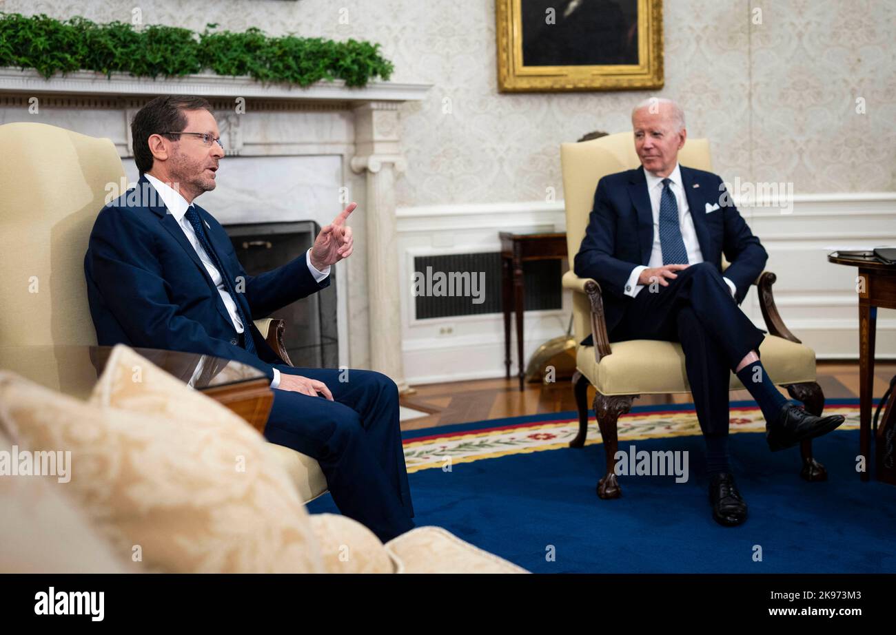 Il presidente Joe incontra il presidente israeliano Isaac Herzog nell'Ufficio ovale, mercoledì 26 ottobre 2022. ( FOTO PISCINA di Doug Mills/The New York Times) Foto Stock