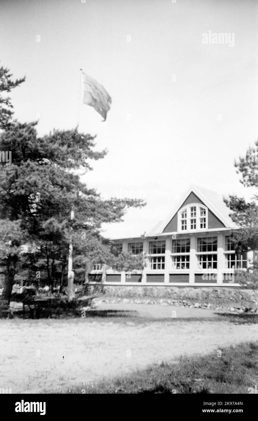 L'edificio del ristorante presso il bagno di mare di Hällevik. Foto Stock