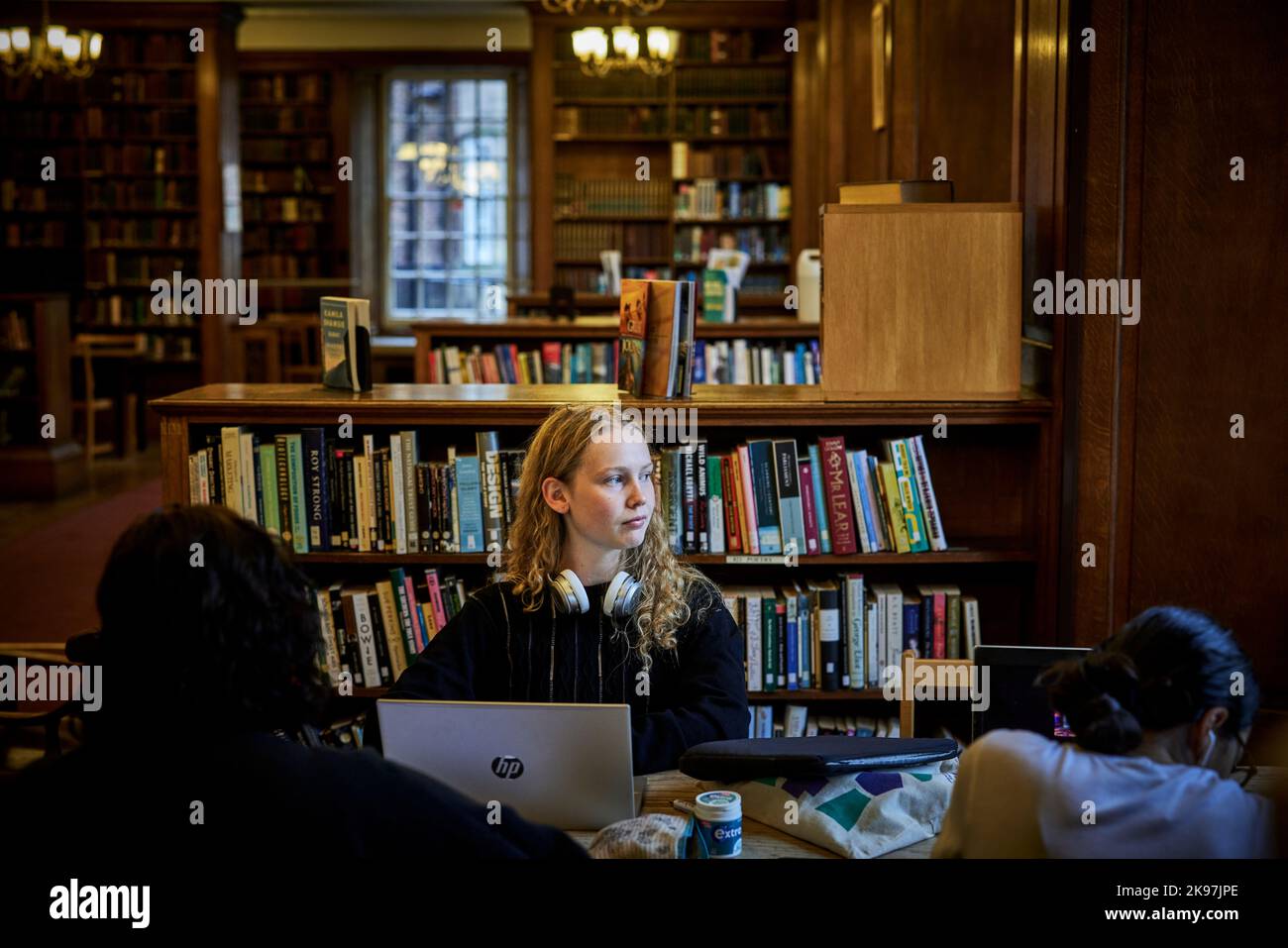 STUDENTI che studiano in una biblioteca del campus di Owens Park Foto Stock