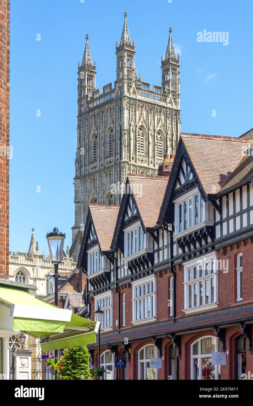 Torre della Cattedrale di Gloucester da College Street, Gloucester, Gloucestershire, Inghilterra, Regno Unito Foto Stock