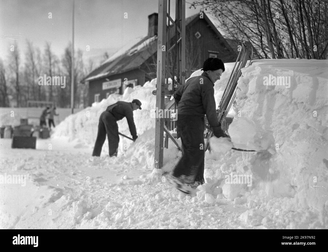 Rimozione della neve alla stazione ferroviaria di Björkliden. Foto Stock