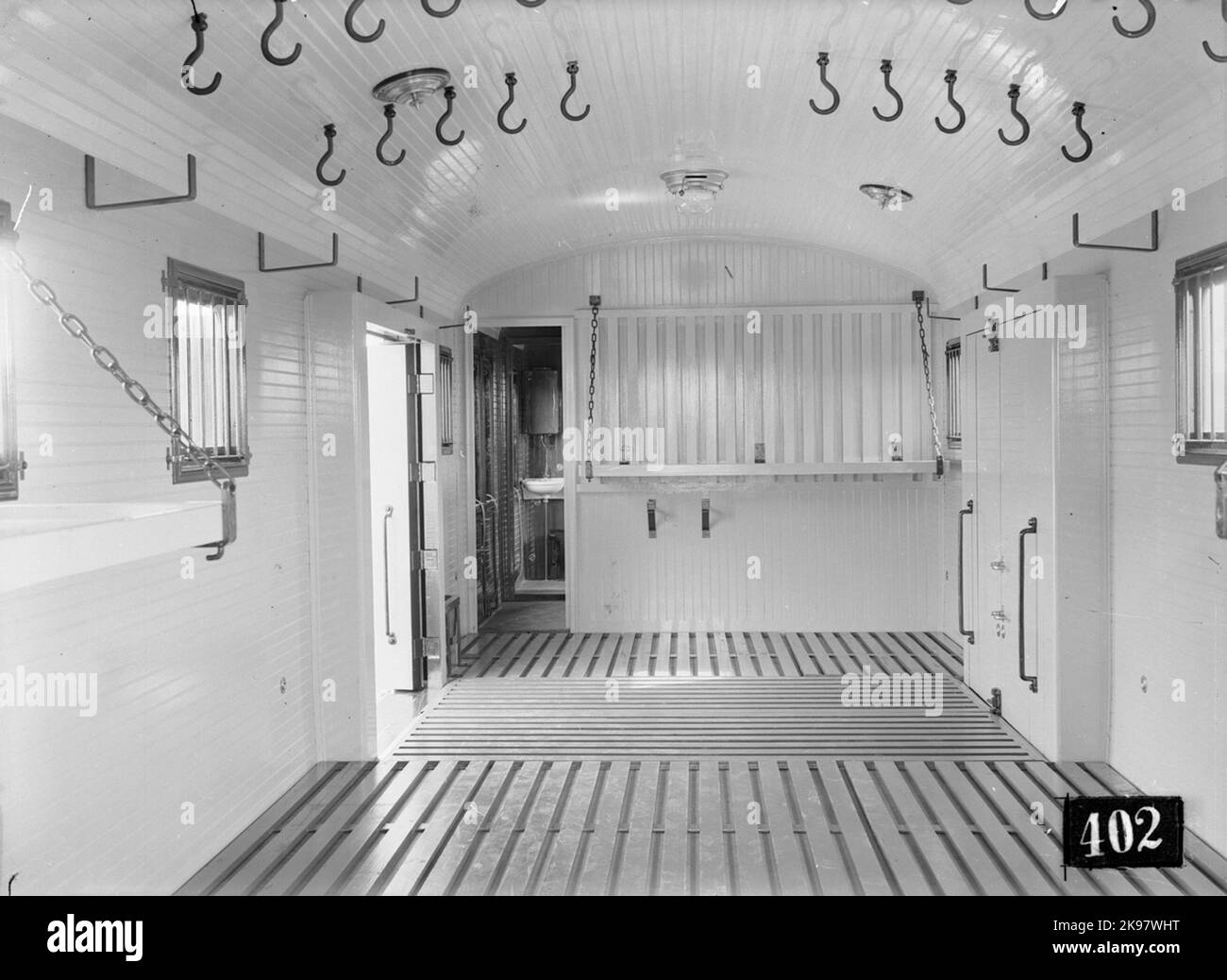 Uppsala - Ferrovia Gävle, UGJ F 406. Carrello costruito nel Linköping 1916. Ganci per biciclette nel soffitto. Foto Stock