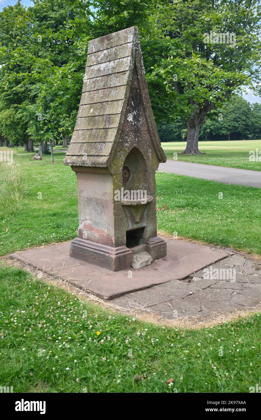 Histotric Water Fountain inLlandaff Fields Cardiff South Wales UK Foto Stock