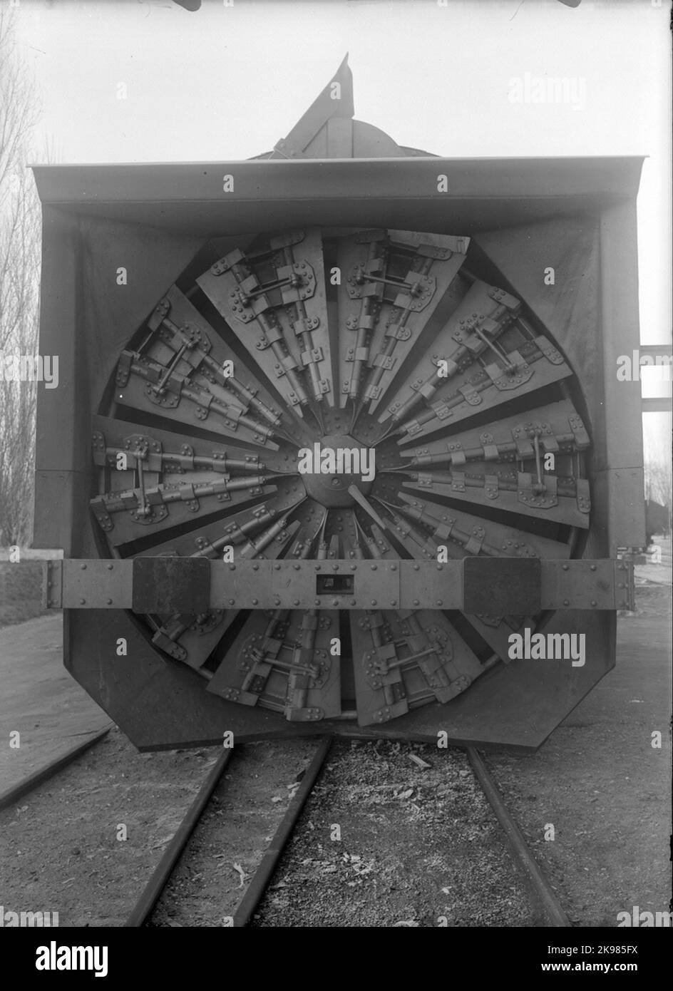 Fiocco di neve Una locomotiva a vapore è stata usata per sparare il lancio. Quindi, era piuttosto costoso usare il filo di lancio perché richiedeva due mandrie di due uomini su locomotive e filo di lancio. SJ aveva tre piste da neve a vapore. Sono stati chiamati A1 e A2 (erano uguali, da circa 1907) e A5 dal 1944 e che sono stati destinati a particolarmente toro e neve soffiata a Skåne. A5 era più grande degli anziani. SJ aveva anche due pendenze elettriche con circa la stessa capacità da 1924, A3 e A4. Foto Stock