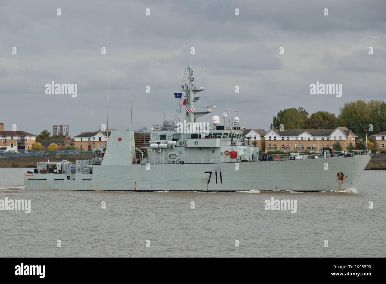 HMCS SUMMERSIDE una nave di difesa costiera di classe Kingston, della Royal Canadian Navy sul Tamigi, che effettua una visita a Londra, Inghilterra Foto Stock