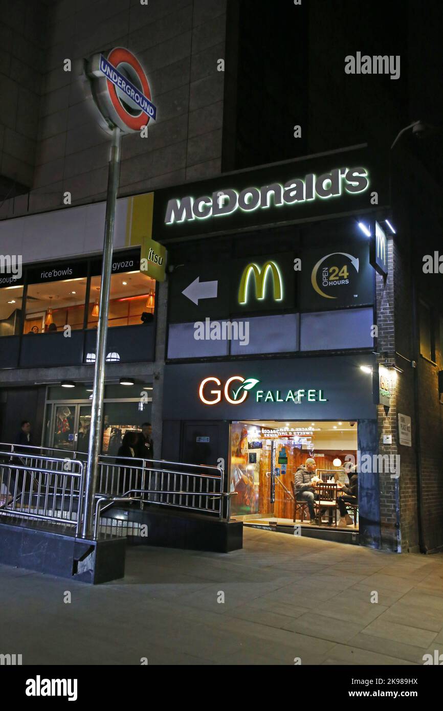 McDonalds Restaurant di fronte a Londra Foto Stock