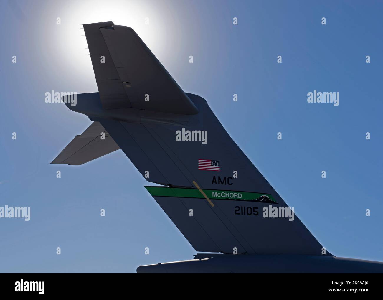 La 62d Airlift Wing ha tenuto il loro esercizio semestrale, Exercise Rainier War 22B, presso la Mountain Home Air Force base, Idaho, Joint base Elmendorf-Richardson, Alaska, e Joint base Lewis-McChord, Washington, dal 6 al 22 ottobre 2022. Exercise Rainier War è utilizzato per valutare ed esercitare la capacità del Team McChord di generare, impiegare e sostenere la mobilità globale rapida in e a sostegno delle aree di responsabilità dell'Indo-Pacifico degli Stati Uniti. (STATI UNITI Air Force foto di staff Sgt. Zoe Thacker) Foto Stock