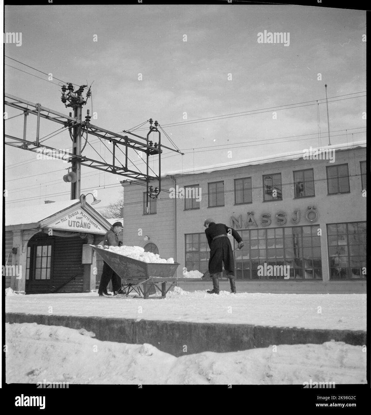 Rimozione della neve presso la stazione di Nässjö. Foto Stock