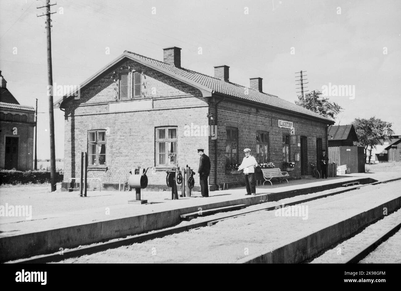 Stazione Klagstorp costruita nel 1887 da Böinge - ferrovia di Östratorp, curva. Gestito anche da Trelleborg - Rydsgårds Railway, Trj. In concomitanza con la costruzione di TRJ, la spedizione dei bagagli e la sala d'attesa sono state ampliate. Una stazione di casa a un piano in mattoni. Foto Stock