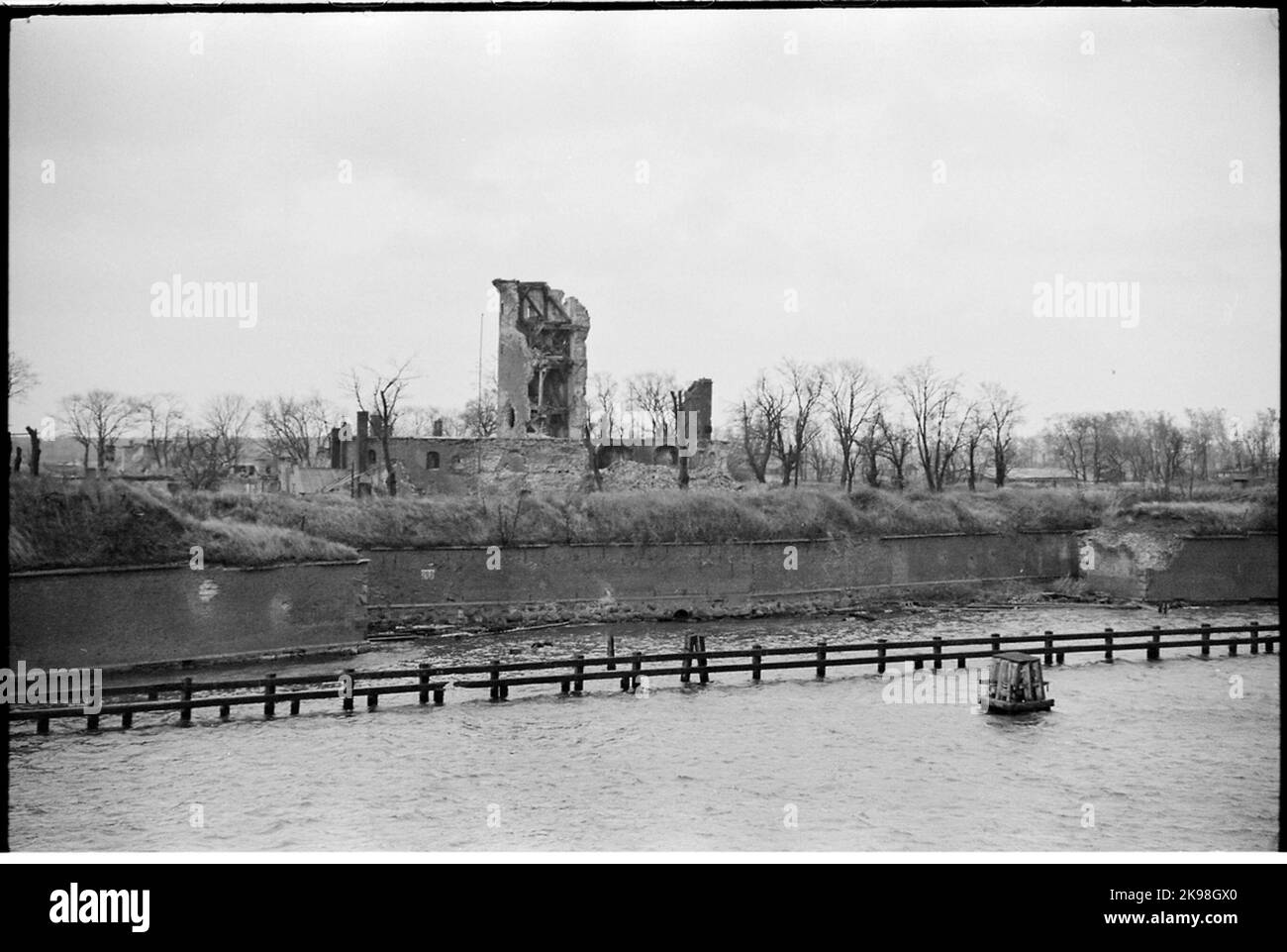 Edificio danneggiato dalla guerra, Polonia. Foto Stock
