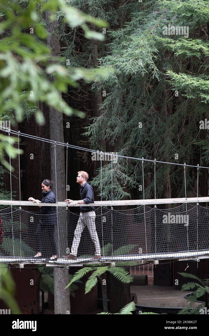Il Duca e la Duchessa di Sussex fare una passeggiata sulle cime degli alberi, e conoscere il significato della mountain bike per l'economia locale e la Nuova Zelanda Foto Stock