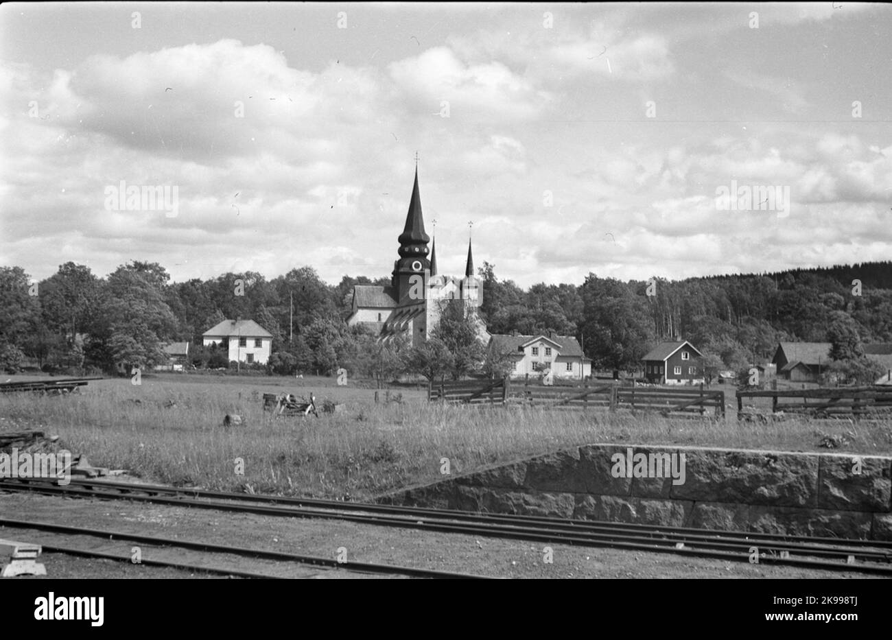 La chiesa del monastero a Varnhem. La chiesa del monastero di Varnhem risale al 1150s. Al sito della chiesa si trovano anche le tracce più antiche del cristianesimo in Svezia. Tra il 1918 e il 1923 sono stati effettuati importanti lavori di ristrutturazione. Poi fu trovata la tomba di Birger Jarl la cui autenticità fu recuperata in un'indagine archeologica completa nel 2002. Foto Stock