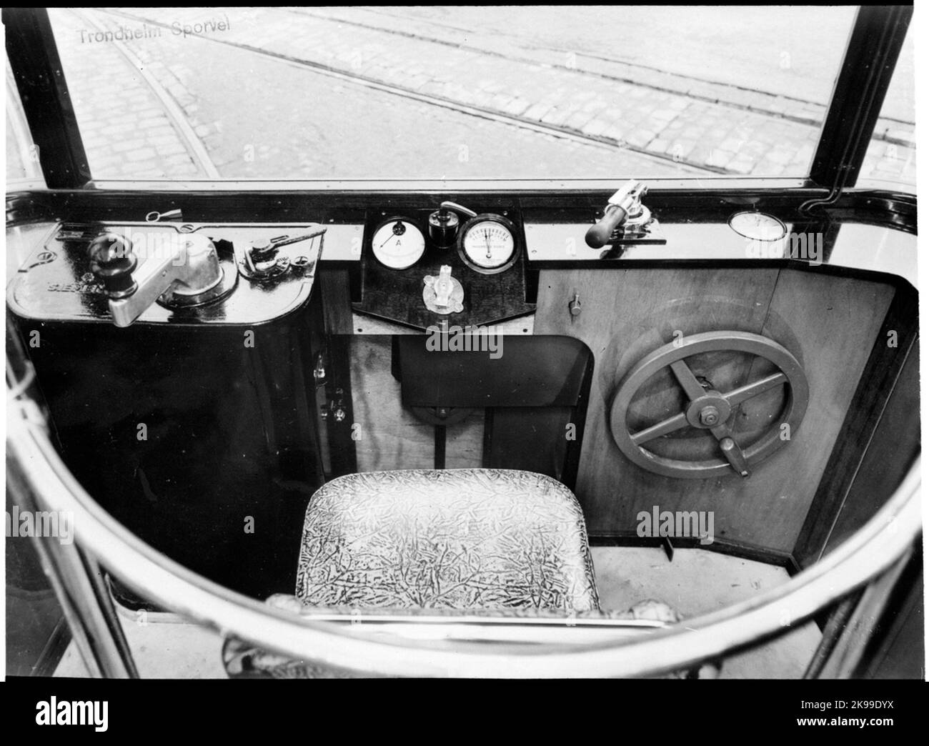 L'interno dal sedile del conducente sul tram appartenente alla AS Graakalbanen a Trondheim. Foto Stock