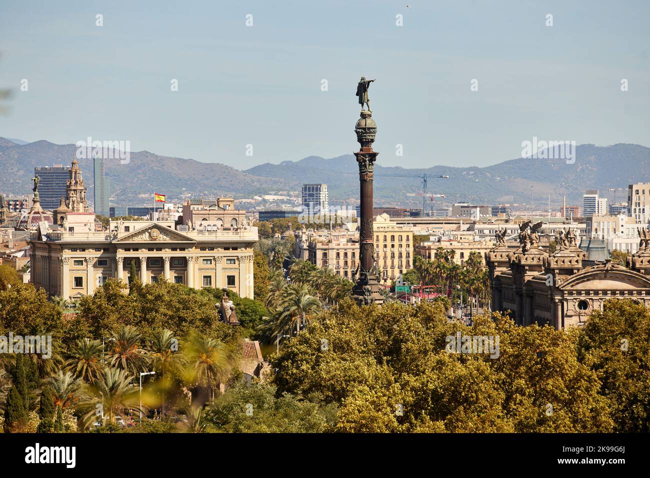 Catalonia capitale Barcellona in Spagna. Columbus Monument sullo skyline della città Foto Stock