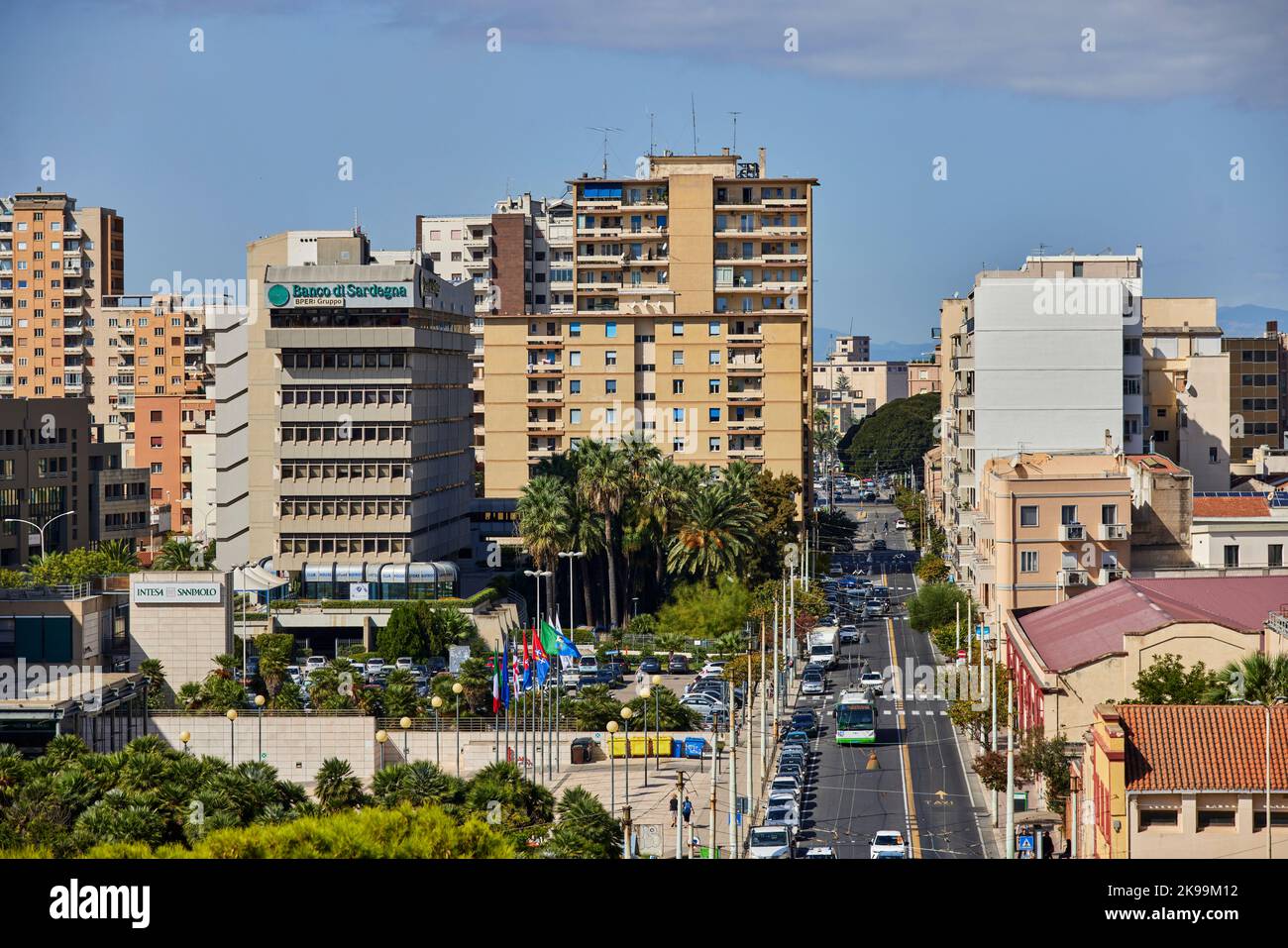 Città portuale Cagliari capitale dell'isola mediterranea italiana della Sardegna. Vedi scena =scena stradale Foto Stock