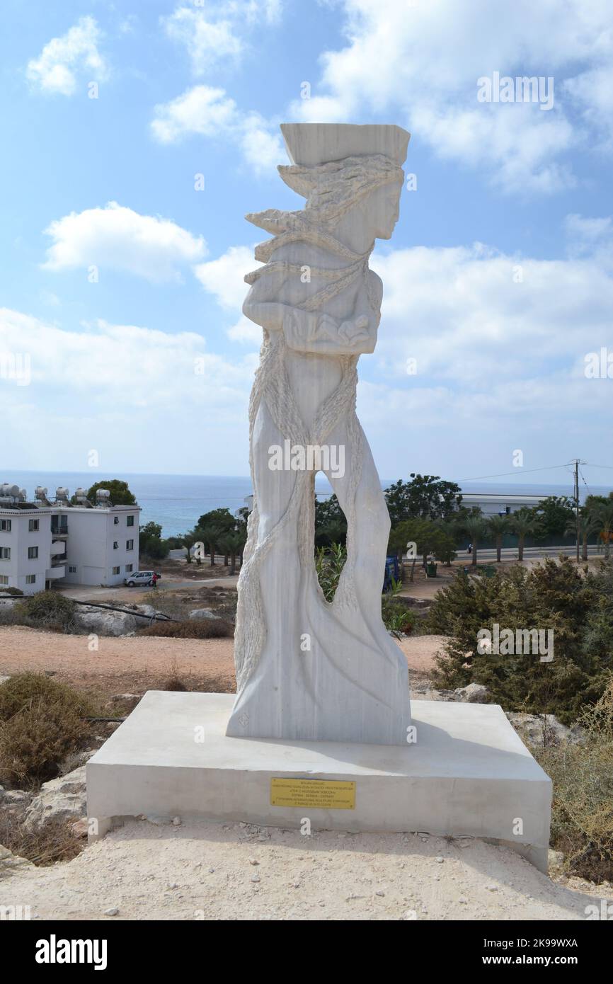 Gaea giovane Zeus di Bojan Grujic Ayia Napa International Sculpture Park Cipro 2019 Foto Stock