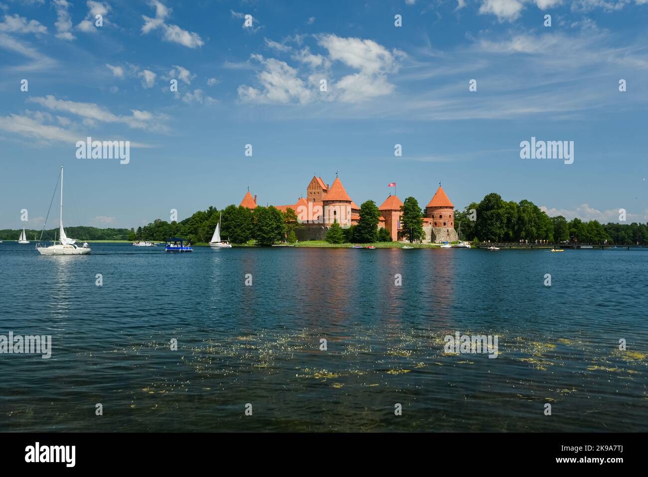 Trakai Island Castle Museum. Ponte di architettura antica. Viaggio nella regione baltica. Granducato di Lituania. Turismo storico. Trakai villaggio, L Foto Stock