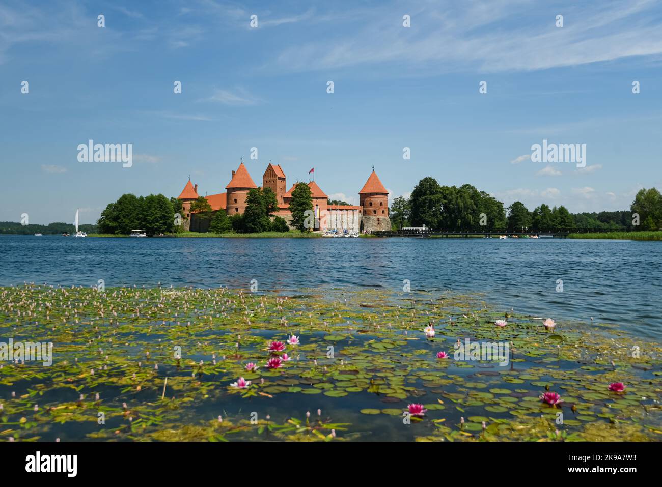 Trakai Island Castle Museum. Ponte di architettura antica. Viaggio nella regione baltica. Granducato di Lituania. Turismo storico. Trakai villaggio, L Foto Stock