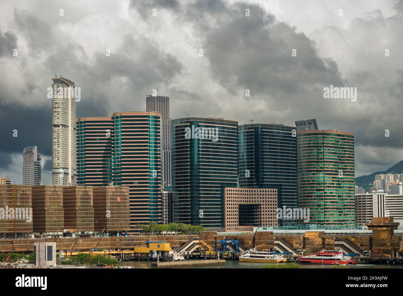 Harbour City, uno sviluppo misto di servizi commerciali, al dettaglio, alberghieri e di trasporto, Tsim Sha Tsui, Kowloon, Hong Kong Foto Stock