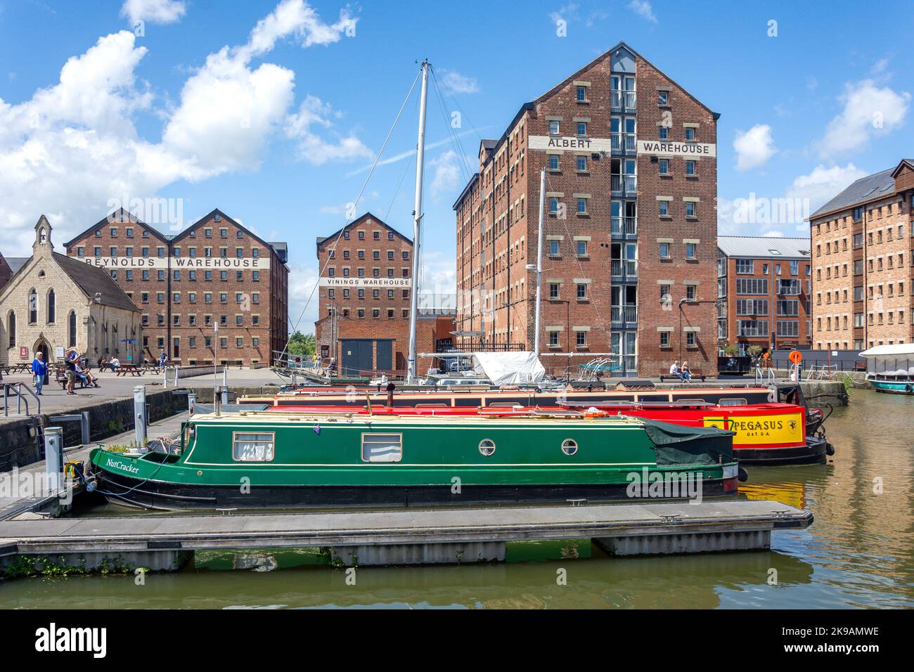 Canal Boats in Victoria Basin, Gloucester Docks, Gloucester, Gloucestershire, Inghilterra, Regno Unito Foto Stock