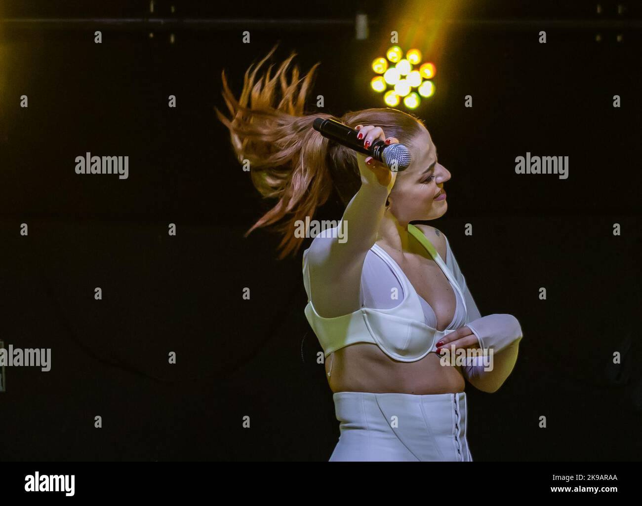 24 ottobre 2022, Napoli, Campania, Italia: La cantante italiana Annalisa  Nuda live tour 2022 al Duel Club di Pozzuoli. (Credit Image: © Giovanni  Esposito/Pacific Press via ZUMA Press Wire Foto stock - Alamy