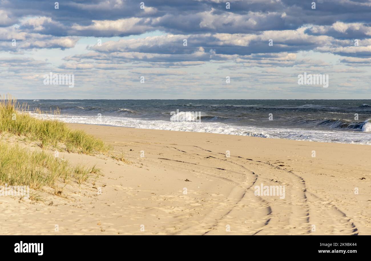 Paesaggio di fine giornata della spiaggia e dell'oceano ad Atlantic Beach ad Amagansett, NY Foto Stock