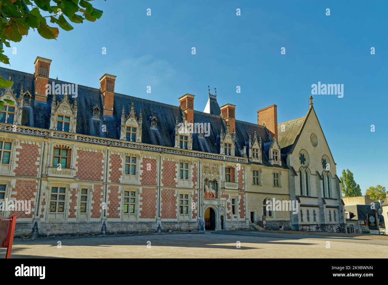 Esterno della Château reale di Blois situato nel centro della città di Blois, Loir-et-Cher, nella Valle della Loira, Francia. Foto Stock