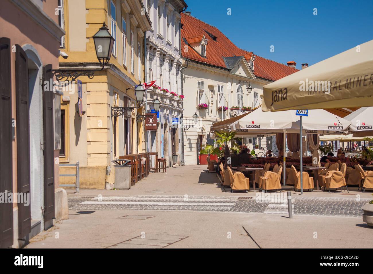 SAMOBOR, CROAZIA-22 maggio 2022: Il centro della città di Samobor, è un'attrazione turistica Foto Stock