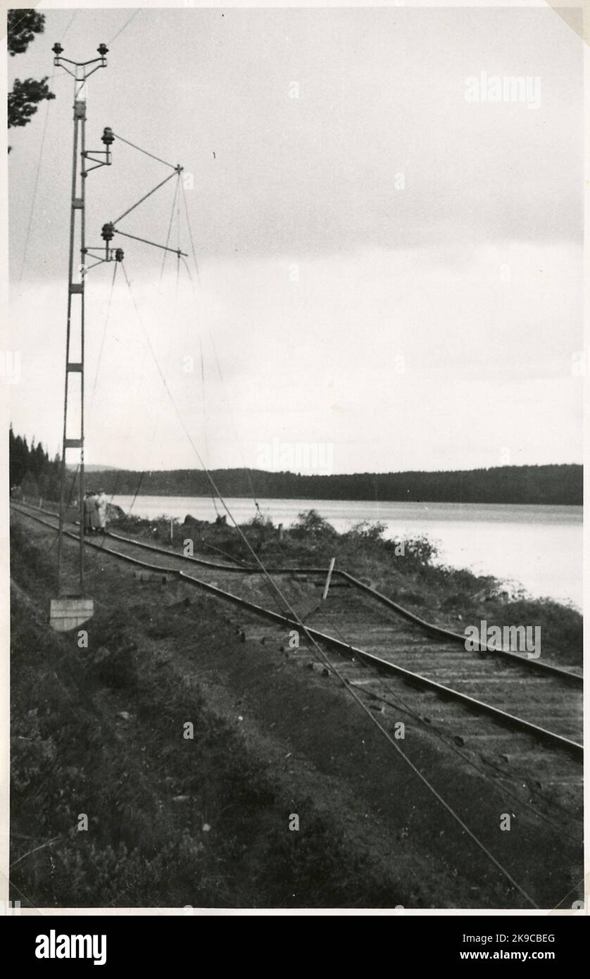 Bombardamento sulla ferrovia di Svartälv. Dopo l'esplosione della bomba. Foto Stock