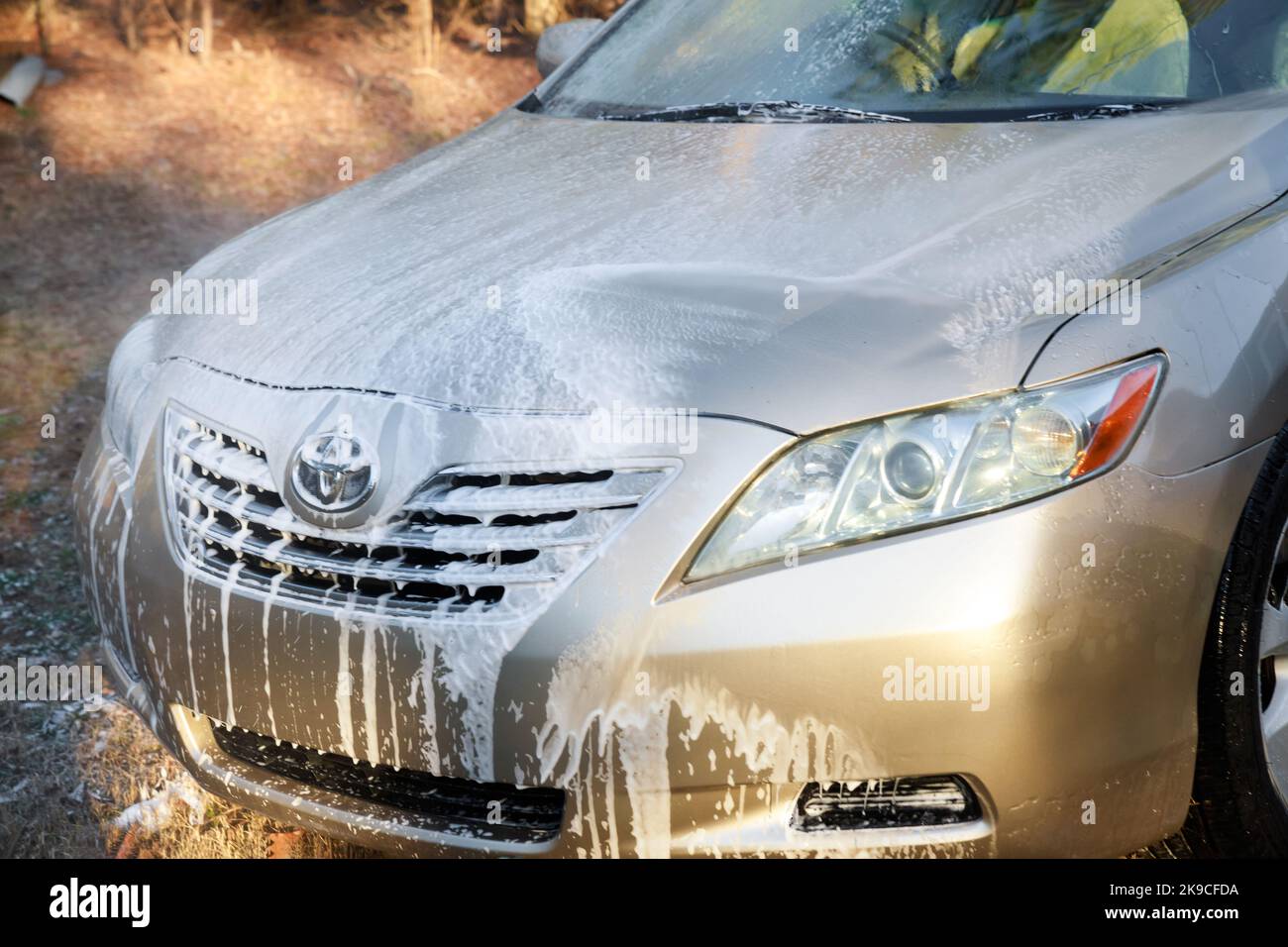 Dopo il lavaggio la schiuma Toyota è stata lasciata su di esso. Foto Stock