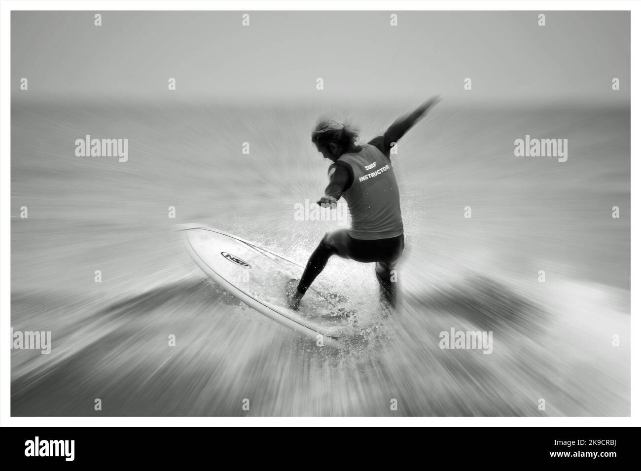 Surfista a Peniche, Portogallo Foto Stock