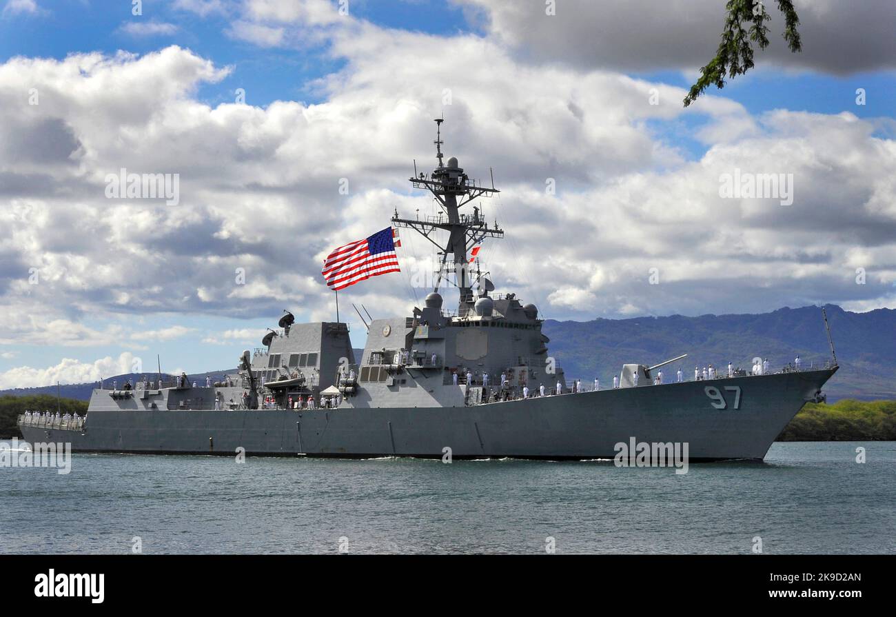 Il cacciatorpediniere missilistico guidato di classe Arleigh Burke USS Halsey (DDG 97) U.S. Navy Foto Stock