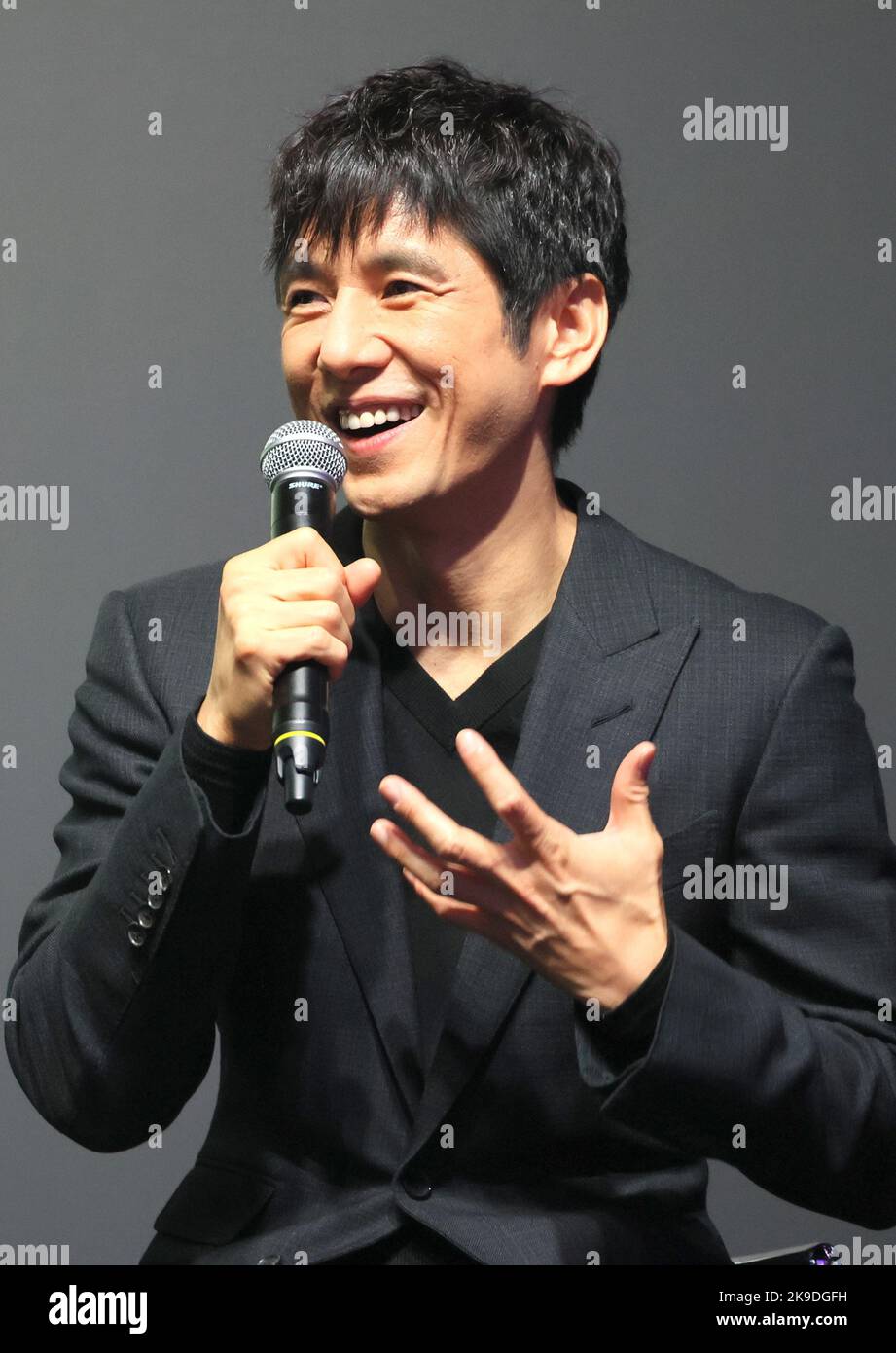 Tokyo, Giappone. 27th Ott 2022. L'attore giapponese Hidetoshi Nishijima parla mentre assiste ad una presentazione della nuova cinghia di trasformazione ha valutato 44.000 yen prodotta dal produttore giapponese di giocattoli Bandai a Tokyo il giovedì 27 ottobre 2022. Nishijima si esibisce in un film web 'Kamen Rider Black Sun' che sarà distribuito da ottobre 28. Credit: Yoshio Tsunoda/AFLO/Alamy Live News Foto Stock
