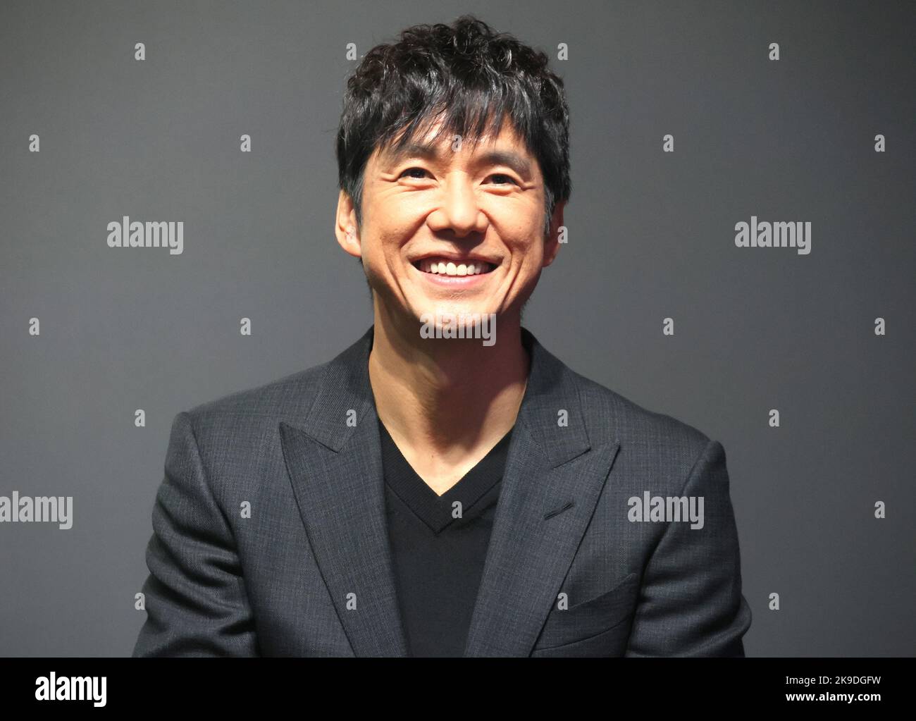 Tokyo, Giappone. 27th Ott 2022. L'attore giapponese Hidetoshi Nishijima parla mentre assiste ad una presentazione della nuova cinghia di trasformazione ha valutato 44.000 yen prodotta dal produttore giapponese di giocattoli Bandai a Tokyo il giovedì 27 ottobre 2022. Nishijima si esibisce in un film web 'Kamen Rider Black Sun' che sarà distribuito da ottobre 28. Credit: Yoshio Tsunoda/AFLO/Alamy Live News Foto Stock
