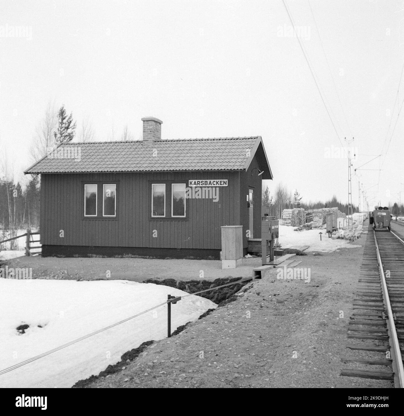 Karsbäcken, luogo di incontro militare tra Kusfors-Bastuträsk. Motordressin sul bordo destro dell'immagine. Foto Stock