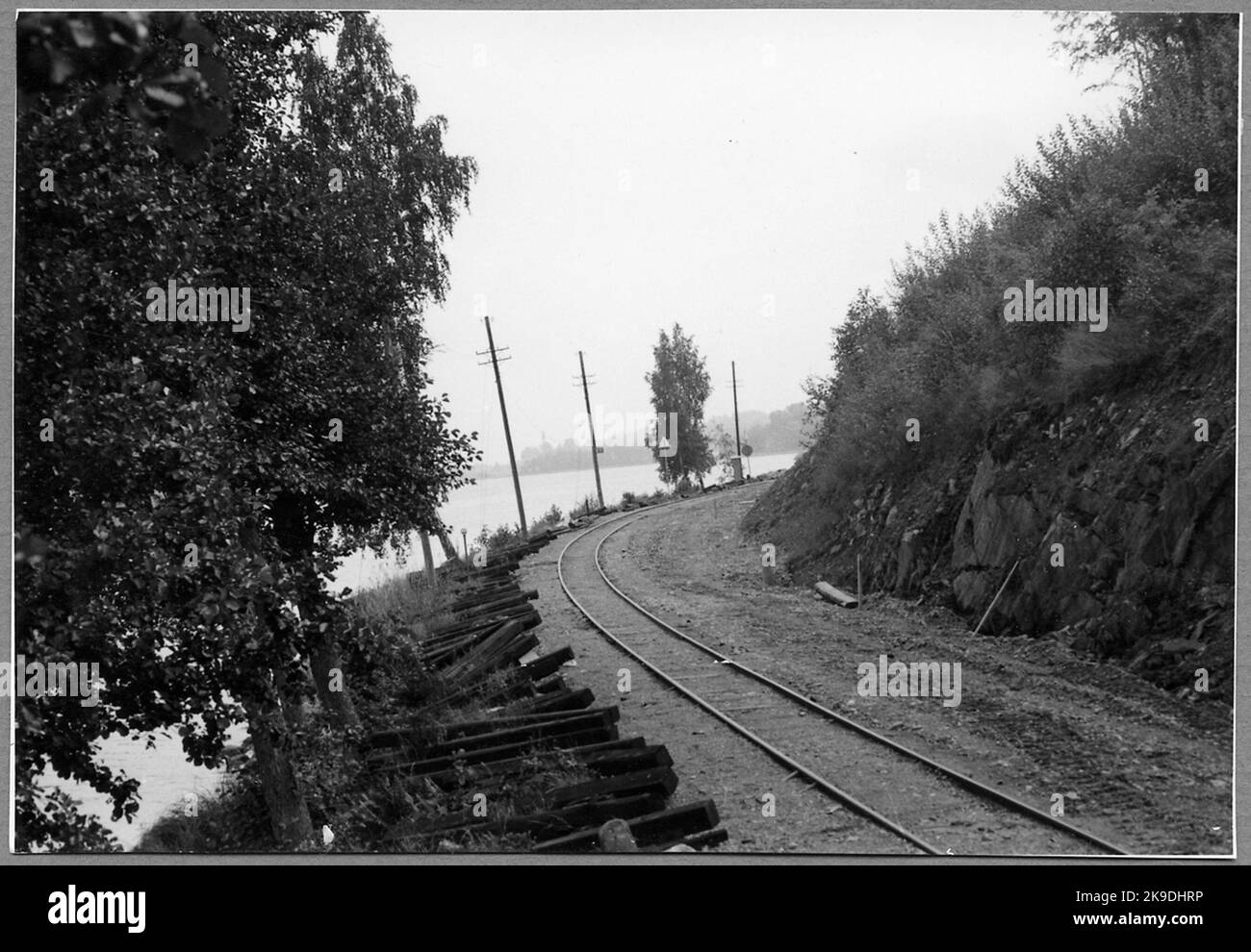La nuova linea lungo il lago Forsaström - Falerum. Guide per cingoli normali disposte. Foto Stock