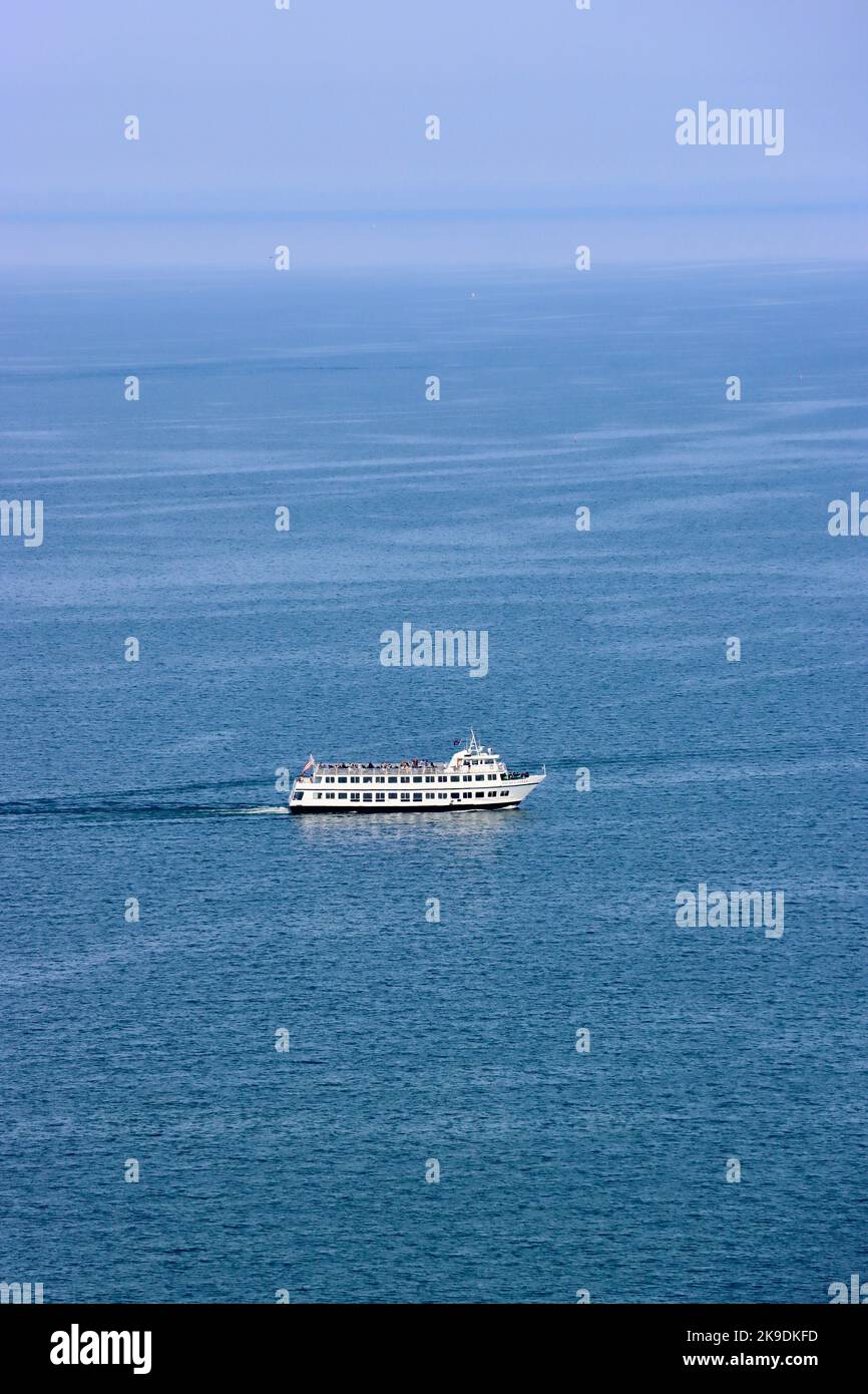 Nautica Queen Clevelands Dining Cruise nave lontano fuori sul lago Erie al di fuori della costa dell'Ohio Foto Stock