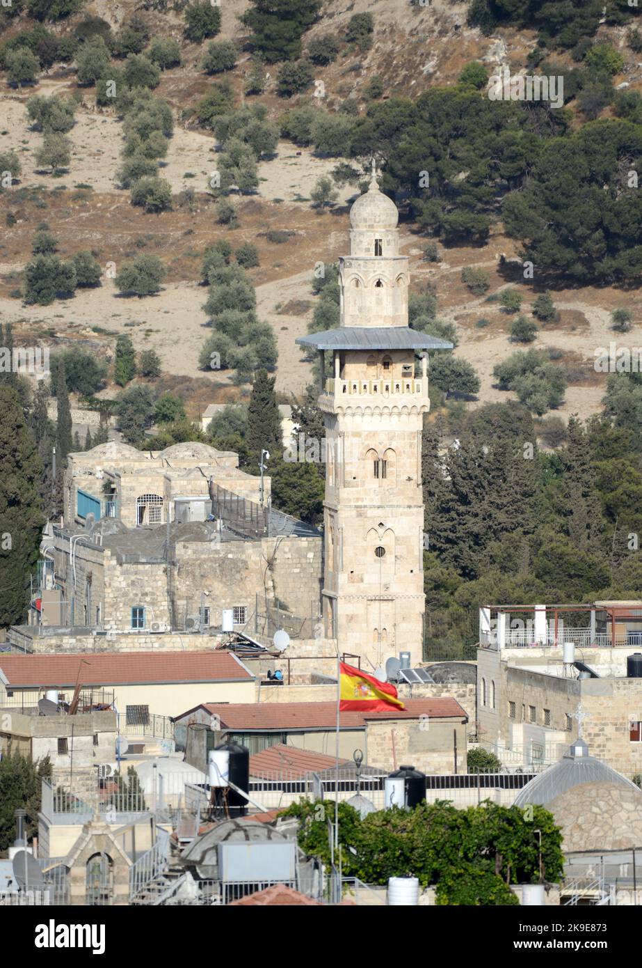 Una vista del Minareto di al-Ghawanimah (Minareto di Bani Ghanim) nel quartiere musulmano nella città vecchia di Gerusalemme. Foto Stock