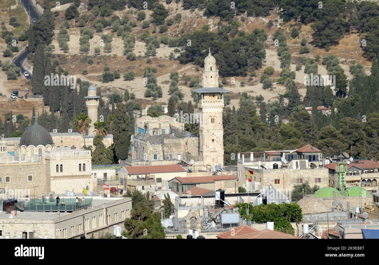 Una vista del Minareto di al-Ghawanimah (Minareto di Bani Ghanim) nel quartiere musulmano nella città vecchia di Gerusalemme. Foto Stock