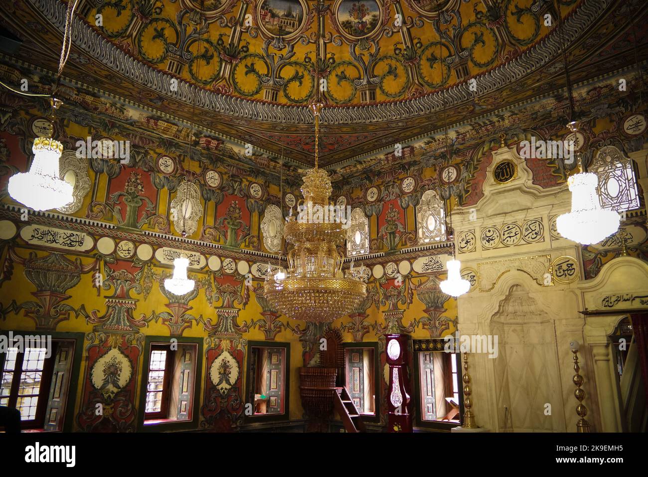 Vista interna della Moschea di Alaca Cami Kalkandelen, aka moschea dipinta a Tetovo, Macedonia settentrionale Foto Stock
