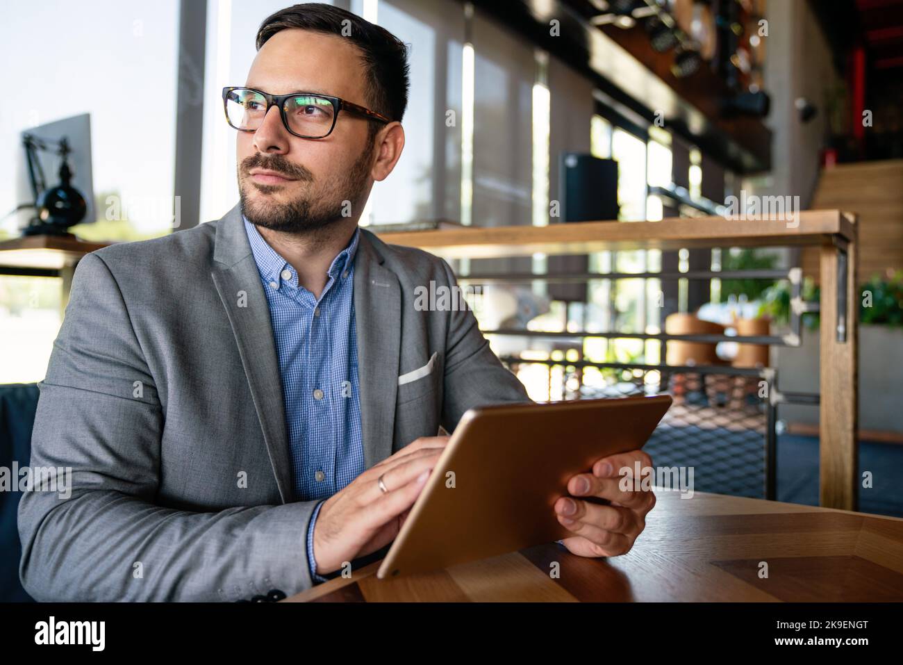 L'informazione e la tecnologia sono molto importanti nel mondo degli affari Foto Stock