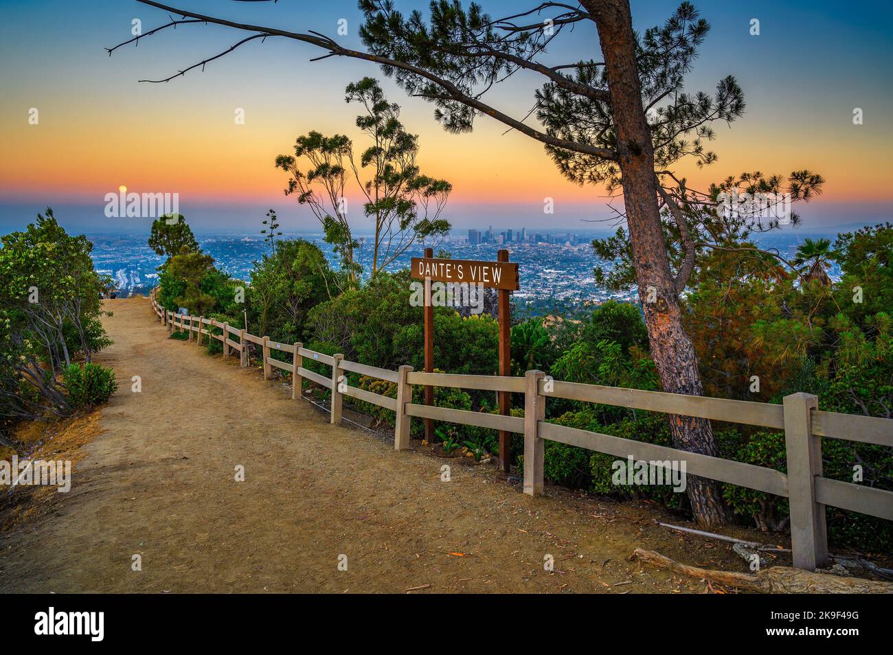 Los Angeles dal punto panoramico Dante's View in California fotografato al tramonto Foto Stock