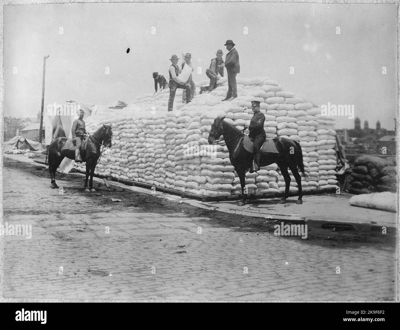 George Williford Boyce Haley - San Francisco terremoto del 1906: Restacking 9.000 libbre [di] farina, Foto Stock