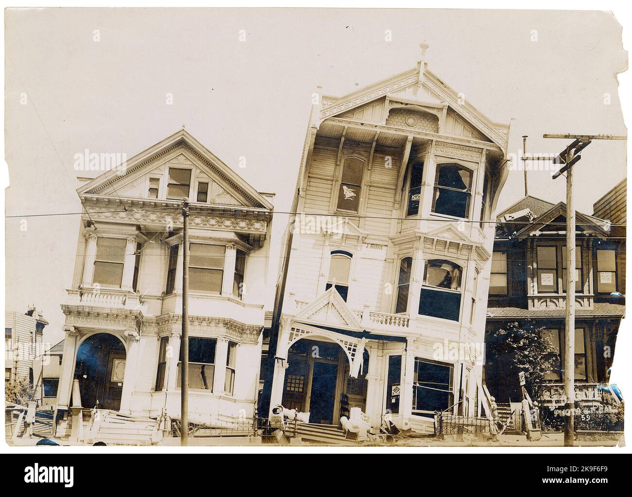 Fotografia dell'effetto del terremoto su case costruite su allentati o messi a terra dopo il 1906 San Francisco terremoto, 1906 Foto Stock